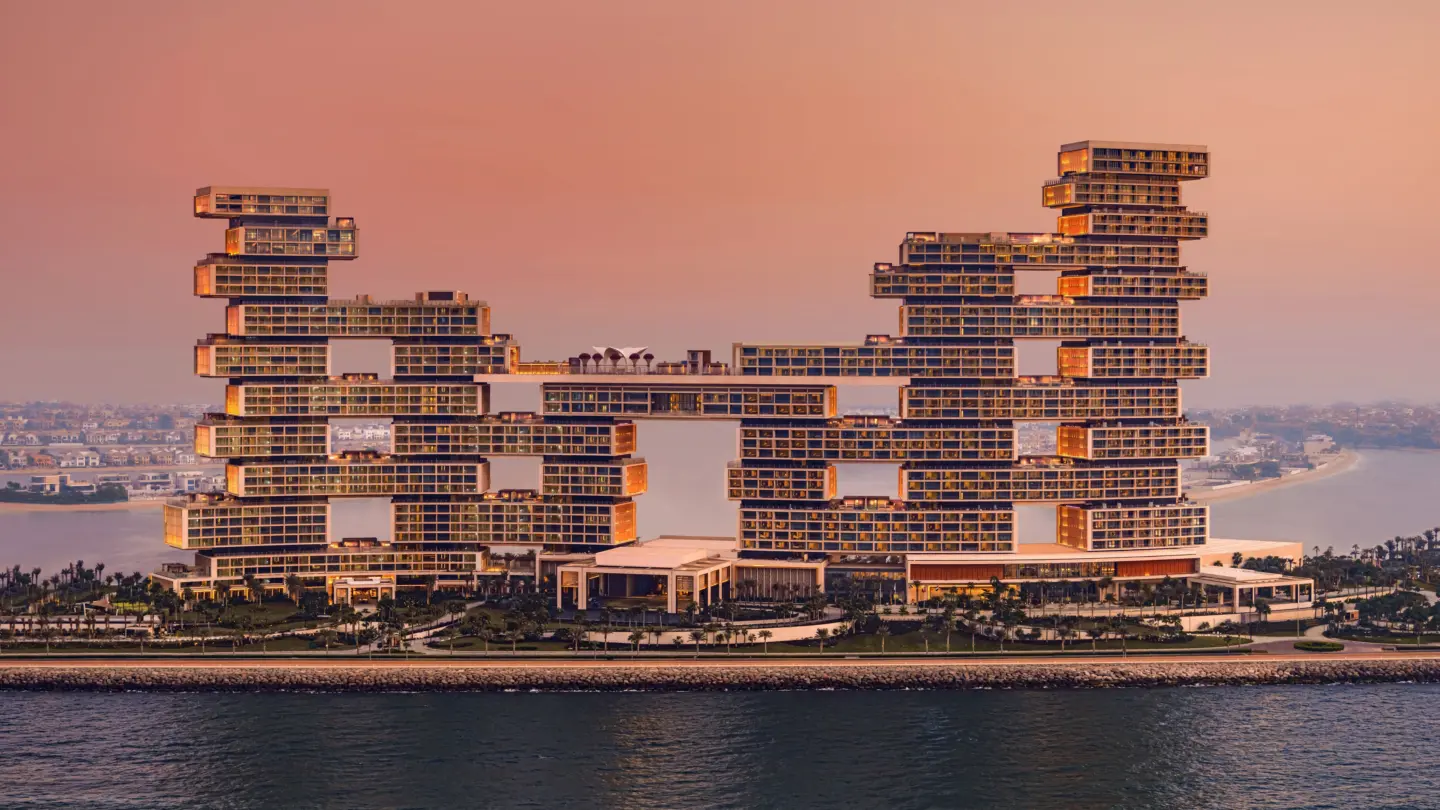 Palm Island Properties—A Symphony of Coastal Luxury and Striking Design